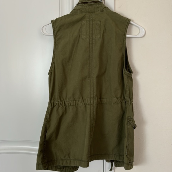 Abercrombie & Fitch Vest Women’s Size Medium Army Green, size Small - Picture 4 of 4